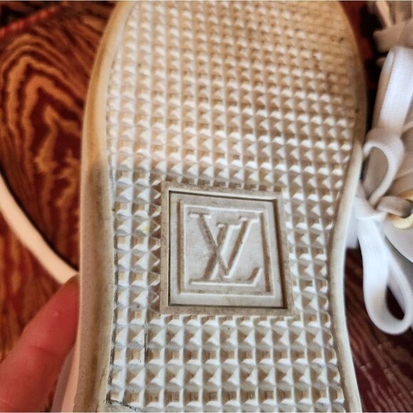 Louis Vuitton White. Leather Sneakers Minimalist Design - Picture 6 of 8